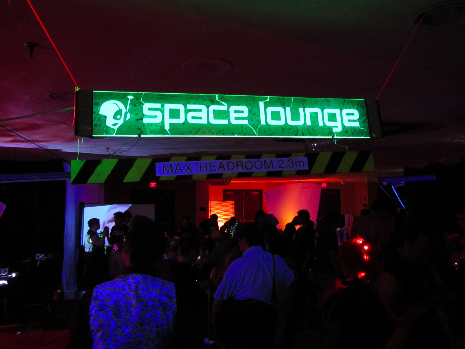 Space Lounge- Max Headroom