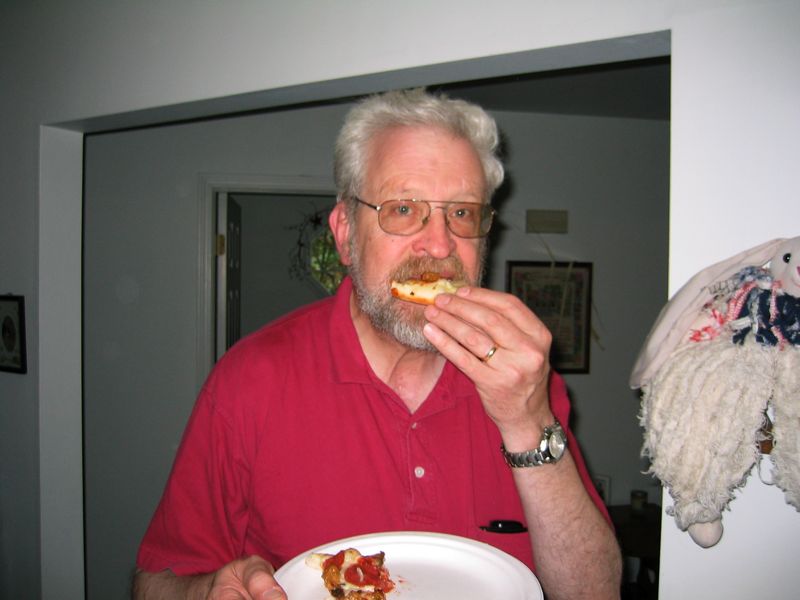 Lorman Eats Pizza